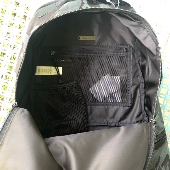 Sold Lululemon City Adventurer Backpack 17L - Camo - Picture 9 of 12